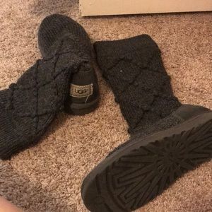 Grey sweater UGG boots with fur lining!